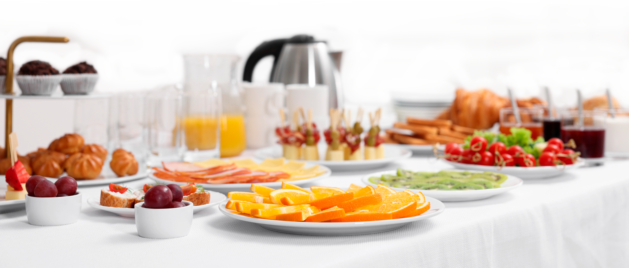 mesa-desayuno-buffet-cafes&zumos(2000x854)